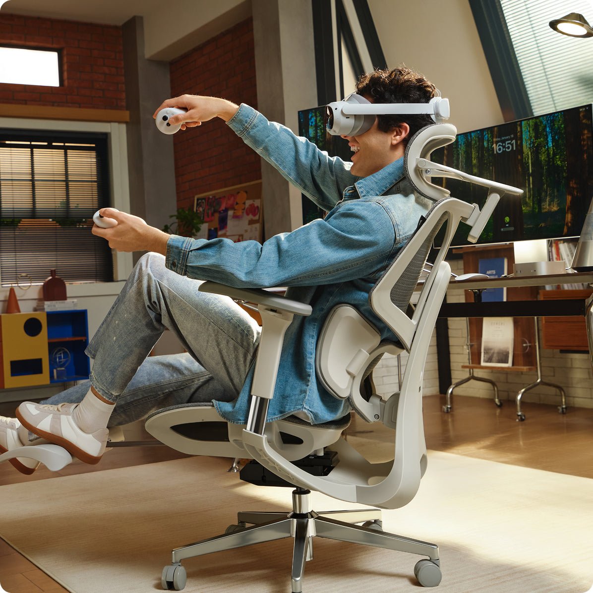 a man sitting in a gray HBADA E3 AIR ergonomic gaming chair playing VR ~scene